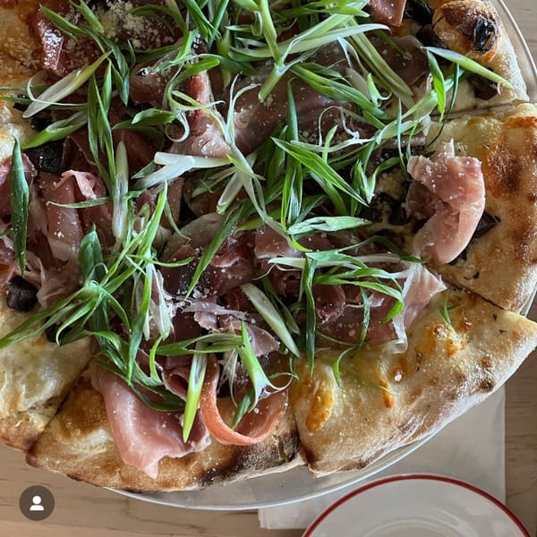 GOOMAH's Italian pizza topped with prosciutto, cheese, and fresh green onions.